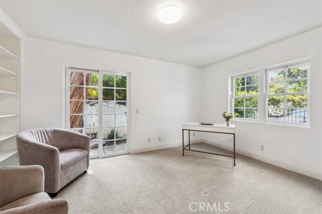 Detail Gallery Image 15 of 23 For 4950 Dunman Ave, Woodland Hills,  CA 91364 - 5 Beds | 3 Baths