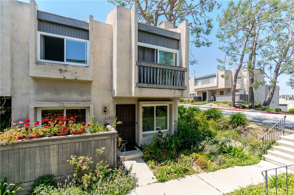301 Ridge Terrace Lane