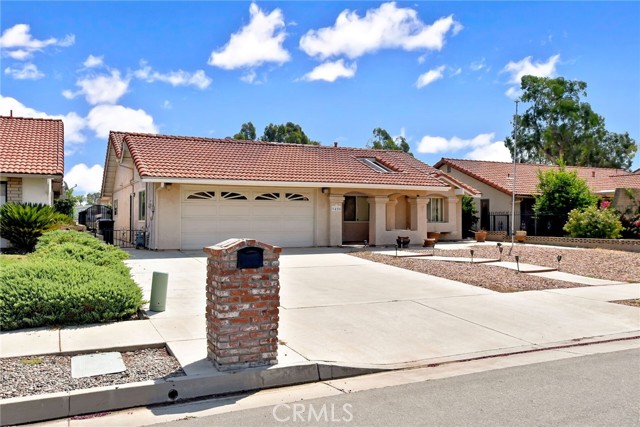 1428 Pepper Tree Drive, Hemet CA: https://media.crmls.org/medias/f8521316-8a4d-4976-a474-9f05d660e2c3.jpg