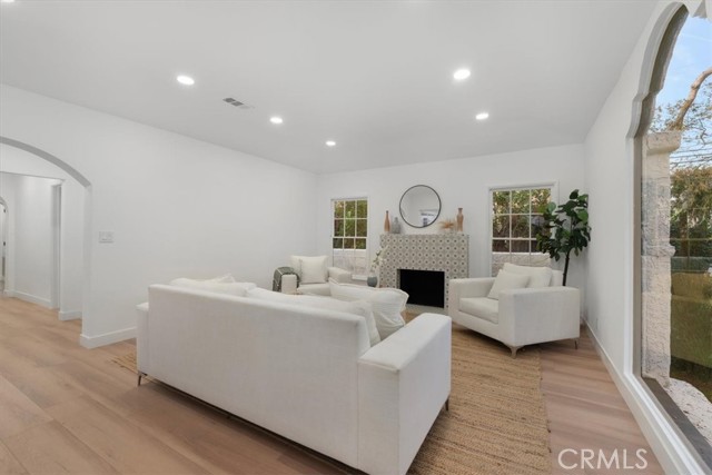 Detail Gallery Image 8 of 35 For 3905 Roxton Ave, Los Angeles,  CA 90008 - 3 Beds | 2 Baths