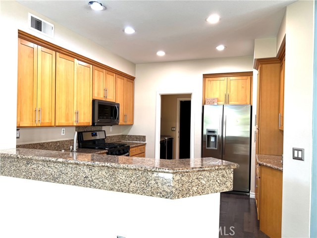 Detail Gallery Image 7 of 18 For 13609 Netto Ridge Ct, La Mirada,  CA 90638 - 3 Beds | 3 Baths
