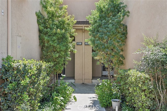 Detail Gallery Image 4 of 33 For 3406 E. Lochleven Ln. #B,  Orange,  CA 92869 - 3 Beds | 2/1 Baths