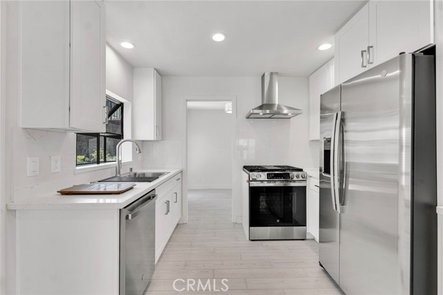 221 Acacia Lane, Newbury Park CA: https://media.crmls.org/medias/f8540b85-953e-467e-9965-d107024f198f.jpg