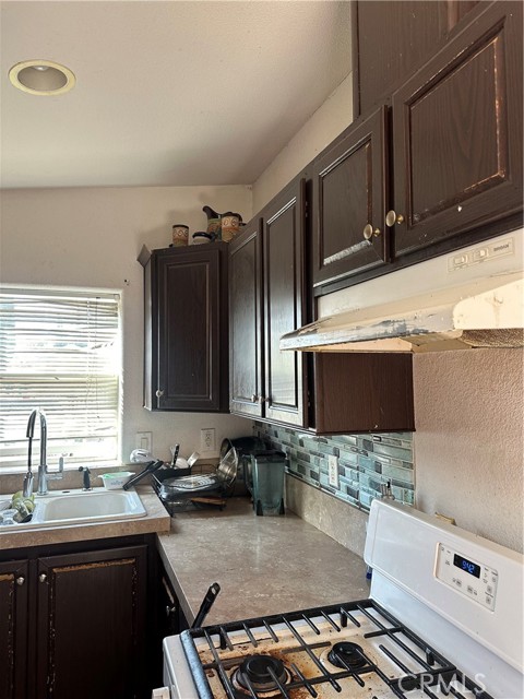 Detail Gallery Image 5 of 9 For 1247 E St, Corona,  CA 92882 - – Beds | – Baths