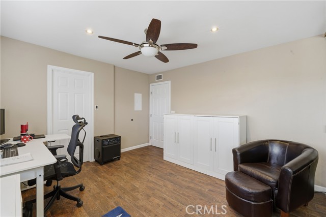 Detail Gallery Image 12 of 20 For 400 S Flower #99,  Orange,  CA 92868 - 2 Beds | 2/1 Baths