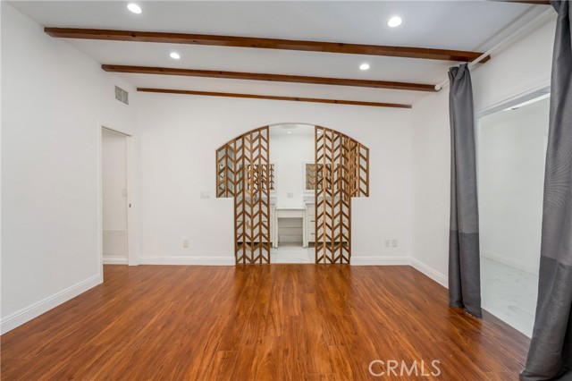 6059 Vantage Avenue, Valley Glen CA: https://media.crmls.org/medias/f854f196-ecd4-4c26-b200-1a3b27fc3955.jpg