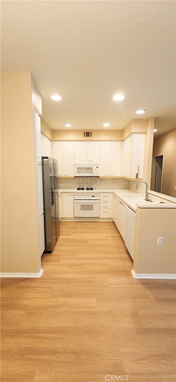 Detail Gallery Image 4 of 16 For 28504 Lucca Ct, Lake Forest,  CA 92679 - 2 Beds | 2 Baths