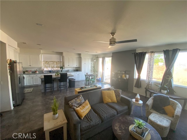 Detail Gallery Image 14 of 29 For 1436 Saddlebrook Way, San Jacinto,  CA 92582 - 4 Beds | 3 Baths