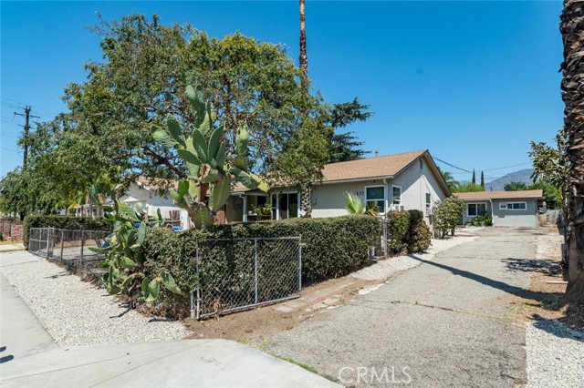 237 W Central Avenue, Monrovia CA: https://media.crmls.org/medias/f856123a-8b01-4780-a317-708ab0c3e47b.jpg