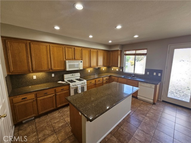 Detail Gallery Image 11 of 37 For 28882 Lakefront, Temecula,  CA 92591 - 3 Beds | 2/1 Baths
