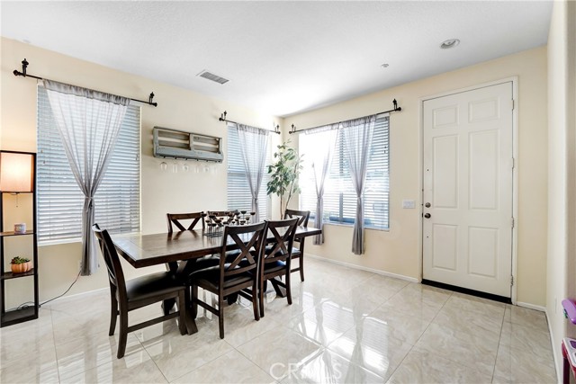 Detail Gallery Image 8 of 38 For 13223 Norfolk Ct, Moorpark,  CA 93021 - 3 Beds | 2/1 Baths