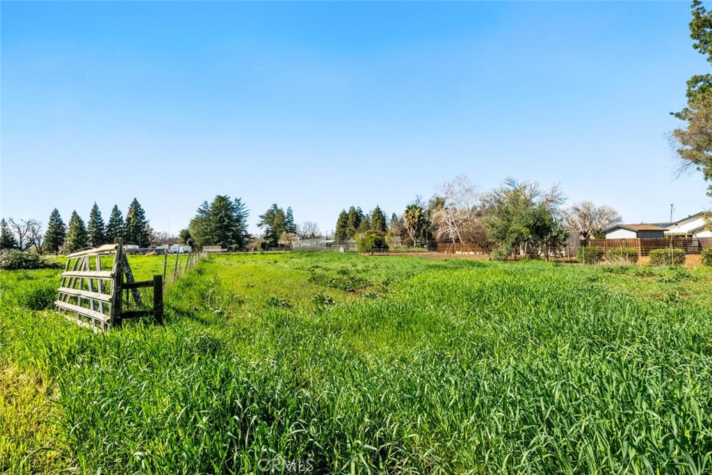 https://media.crmls.org/medias/f857b6a3-d2ba-461c-86fc-61f6c5d989a9.jpg?preset=X-Large