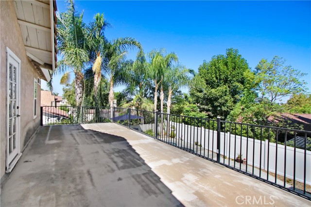 19376 Lambeth Ct, Riverside CA: https://media.crmls.org/medias/f857e377-b9c4-4209-b244-ba1f67dc0a52.jpg
