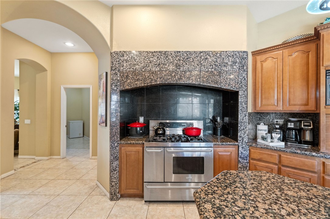 Detail Gallery Image 11 of 49 For 1170 N Palm Ave, Hemet,  CA 92543 - 4 Beds | 3/1 Baths