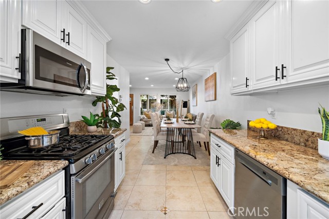 Detail Gallery Image 9 of 26 For 2338 Bunker Hill, Costa Mesa,  CA 92626 - 3 Beds | 2 Baths