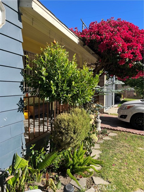 9312 Garden View Avenue, South Gate CA: https://media.crmls.org/medias/f85ae754-9e5f-4658-9c12-74c94c2cd75b.jpg