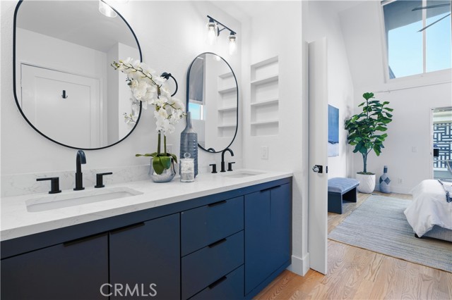 Image 11 of 26 For 2364 Duane Street 5