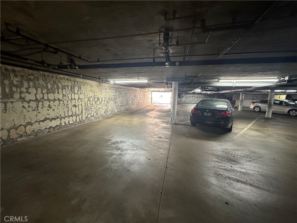 https://media.crmls.org/medias/f85c4caf-539f-4d1a-8214-82626050ca91.jpg?preset=X-Large