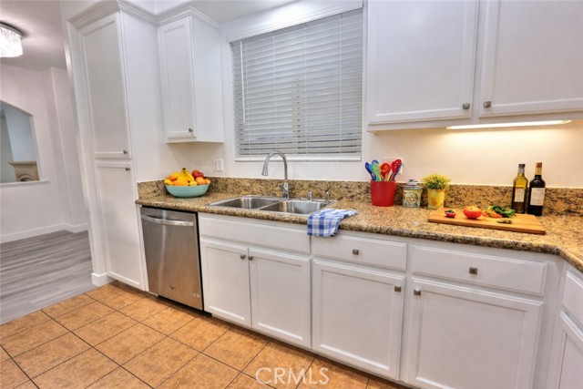 Detail Gallery Image 8 of 39 For 858 Calaveras, Corona,  CA 92878 - 4 Beds | 2/1 Baths