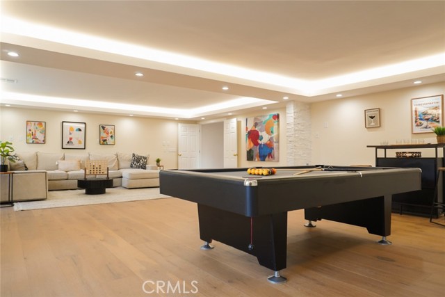 23242 Burbank Boulevard, Woodland Hills CA: https://media.crmls.org/medias/f85d90ba-339c-4f7e-93ab-1fe617991a77.jpg