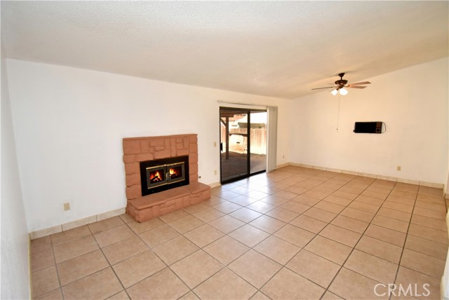 15588 Chaparral Street, Victorville CA: https://media.crmls.org/medias/f85deac4-adfd-4721-904e-691424137116.jpg