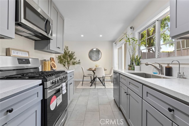 8482 Benjamin Drive, Huntington Beach CA: https://media.crmls.org/medias/f85e45d0-ea1a-4990-97ac-4078796212b9.jpg