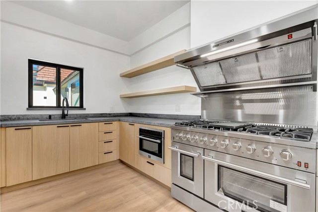 Detail Gallery Image 39 of 72 For 1145 S Longwood, Los Angeles,  CA 90019 - 4 Beds | 3 Baths