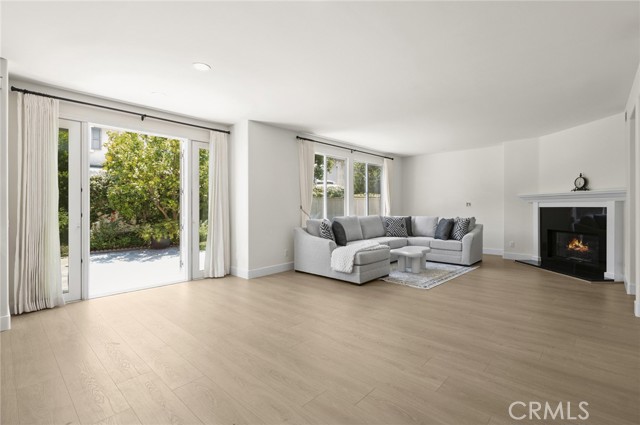 37 Pheasant Creek, Irvine CA: https://media.crmls.org/medias/f85e8c28-78e8-407a-a184-4600ff3b3b84.jpg
