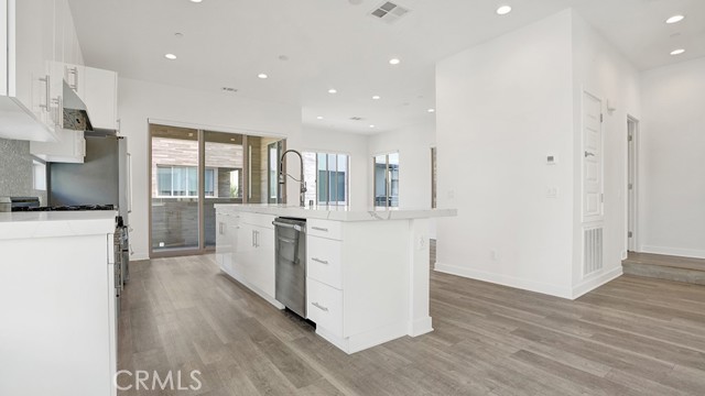 Detail Gallery Image 8 of 45 For 41 Ebb Tide, Newport Beach,  CA 92663 - 4 Beds | 3/1 Baths