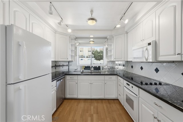 29641 Western Avenue, Rancho Palos Verdes, California 90275, 2 Bedrooms Bedrooms, ,2 BathroomsBathrooms,Residential,For Sale,Western,SB26075391