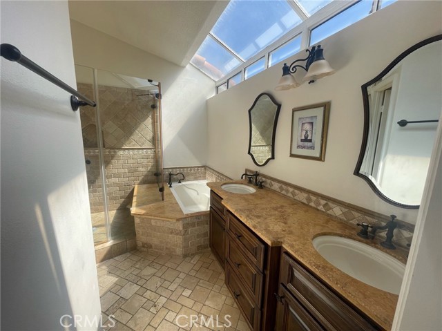 https://media.crmls.org/medias/f8600182-4c2e-4755-9568-fd241c77a090.jpg?preset=X-Large