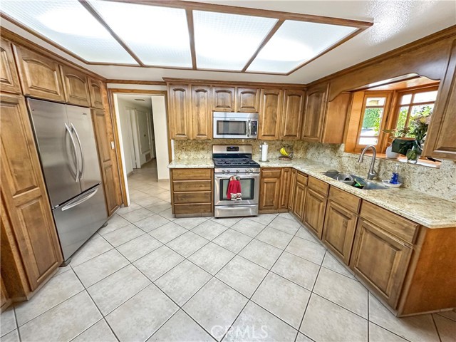 Detail Gallery Image 8 of 41 For 22746 Arliss Dr, Grand Terrace,  CA 92313 - 3 Beds | 2 Baths