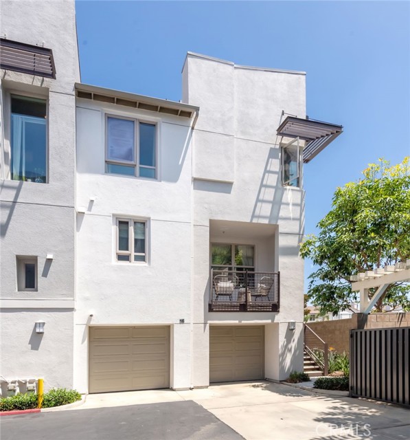 2 Bed Home for Sale in Hawthorne, California