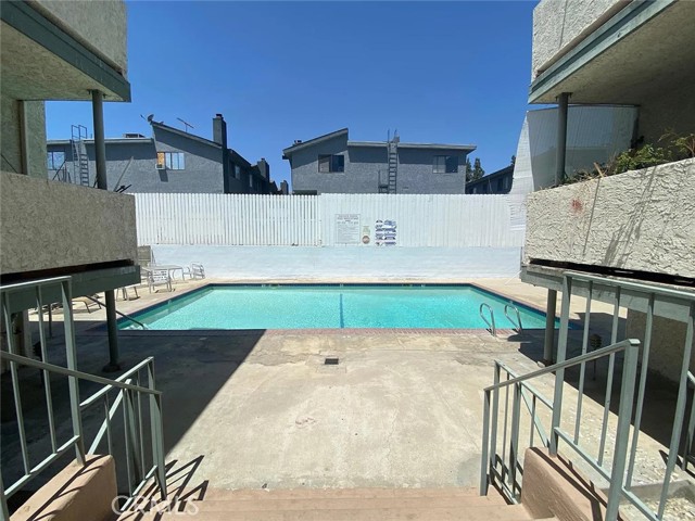 Detail Gallery Image 2 of 17 For 8801 Cedros Ave #11,  Panorama City,  CA 91402 - 2 Beds | 2/1 Baths