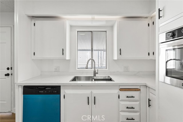 Detail Gallery Image 9 of 57 For 141 E Coronado Ln, Tustin,  CA 92780 - 3 Beds | 2 Baths