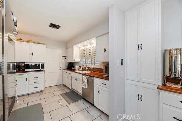 Detail Gallery Image 16 of 38 For 3630 Castle Reagh, Riverside,  CA 92506 - 3 Beds | 2/1 Baths