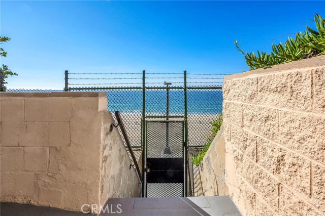 727 Esplanade, Redondo Beach, California 90277, 2 Bedrooms Bedrooms, ,Residential,For Sale,Esplanade,PV25024272