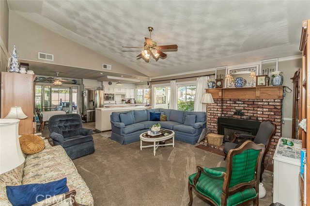 2468 Laverne, Clovis CA: https://media.crmls.org/medias/f863c6b7-40ef-4bf6-b598-984b4806271c.jpg