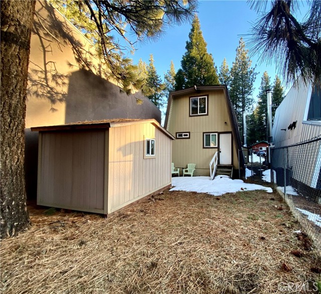 Detail Gallery Image 2 of 18 For 325 W Mojave Bld, Big Bear City,  CA 92314 - 2 Beds | 1 Baths