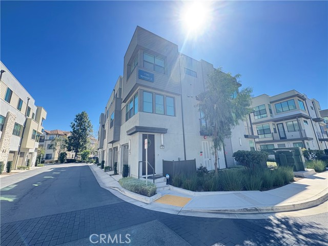 Detail Gallery Image 2 of 17 For 11051 Momentum Dr, Rancho Cucamonga,  CA 91730 - 3 Beds | 2/1 Baths