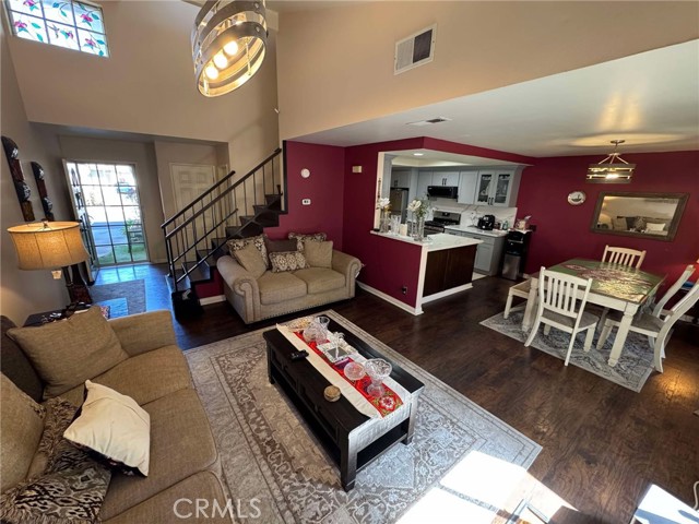 2044 W Hastings Way, Anaheim CA: https://media.crmls.org/medias/f864eb0f-e794-438a-bde4-c74380a497fc.jpg