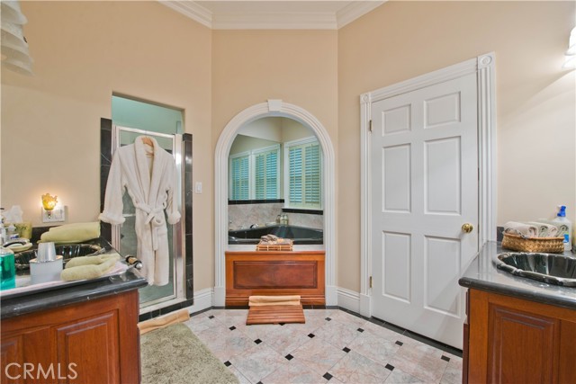 Detail Gallery Image 30 of 37 For 12413 Westminster Ave, Los Angeles,  CA 90066 - 6 Beds | 5 Baths