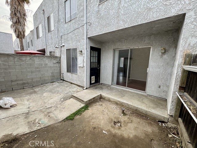 https://media.crmls.org/medias/f865d8ee-df76-4a04-a903-60e87df1983a.jpg?preset=X-Large