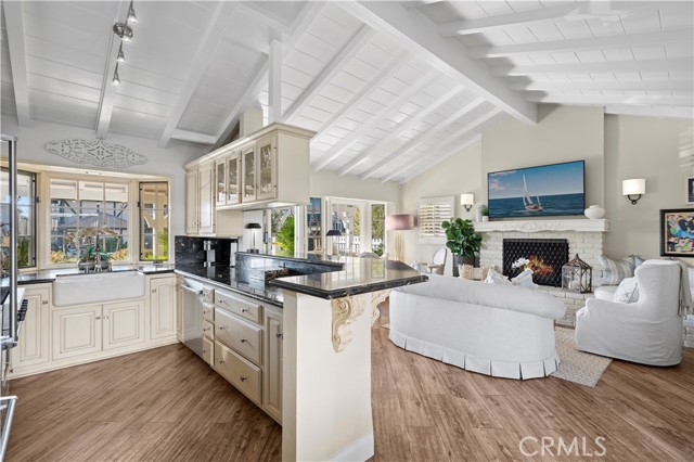 708 Orchid Avenue, Corona del Mar CA: https://media.crmls.org/medias/f865ee55-8b24-4667-a64d-74c05605a83f.jpg