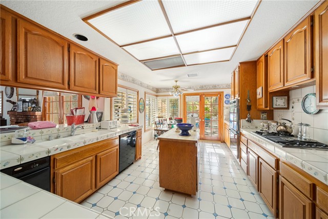 Detail Gallery Image 22 of 57 For 15562 Bronco, Canyon Country,  CA 91387 - 4 Beds | 4 Baths