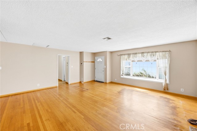 Detail Gallery Image 5 of 34 For 5137 Peacock, Riverside,  CA 92505 - 3 Beds | 1 Baths