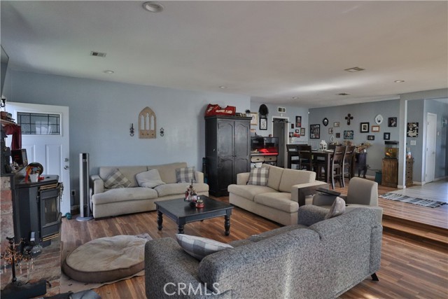 Detail Gallery Image 6 of 16 For 830 W Avenue J4, Lancaster,  CA 93534 - 3 Beds | 2 Baths