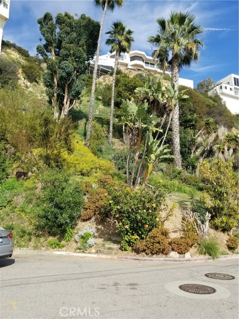 Posetano Pacific Palisades, California Looking for a great location to build your dream home with amazing panoramic ocean view in a private Cul De Sac? Well, look no more, this piece of land has it all. Great ocean view, privately secluded in a Cul De Sac, Located at the prestigious Castellammare neighborhood. Nice and quiet from PCH traffic noise. minutes away from Glad Stone beach, Getty villas, Will Rogers, Malibu and Santa Monica beaches. You have it all, so much potential in this piece of land, come see it yourself, you'll love the Amazing ocean view.