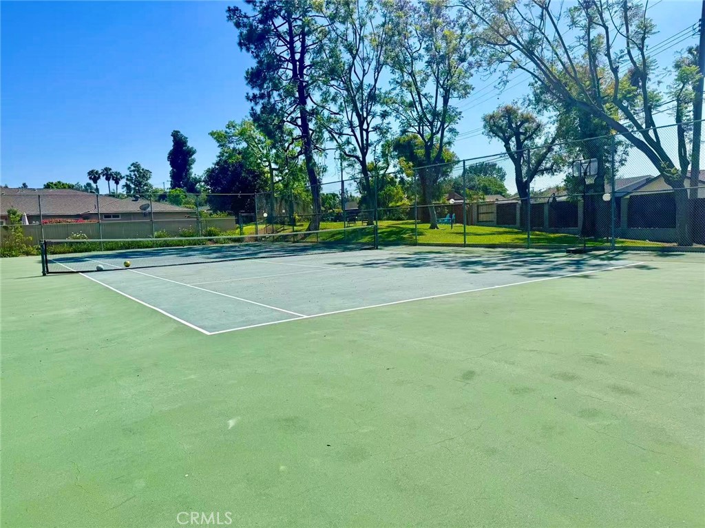 https://media.crmls.org/medias/f8699815-be1e-4f8c-a540-81ab01248e4c.jpg?preset=X-Large