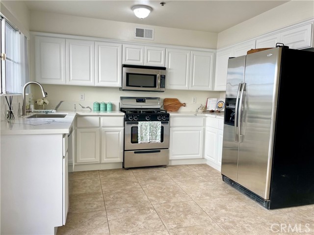 Detail Gallery Image 7 of 46 For 4315 W 145th St #10,  Lawndale,  CA 90260 - 3 Beds | 2/1 Baths